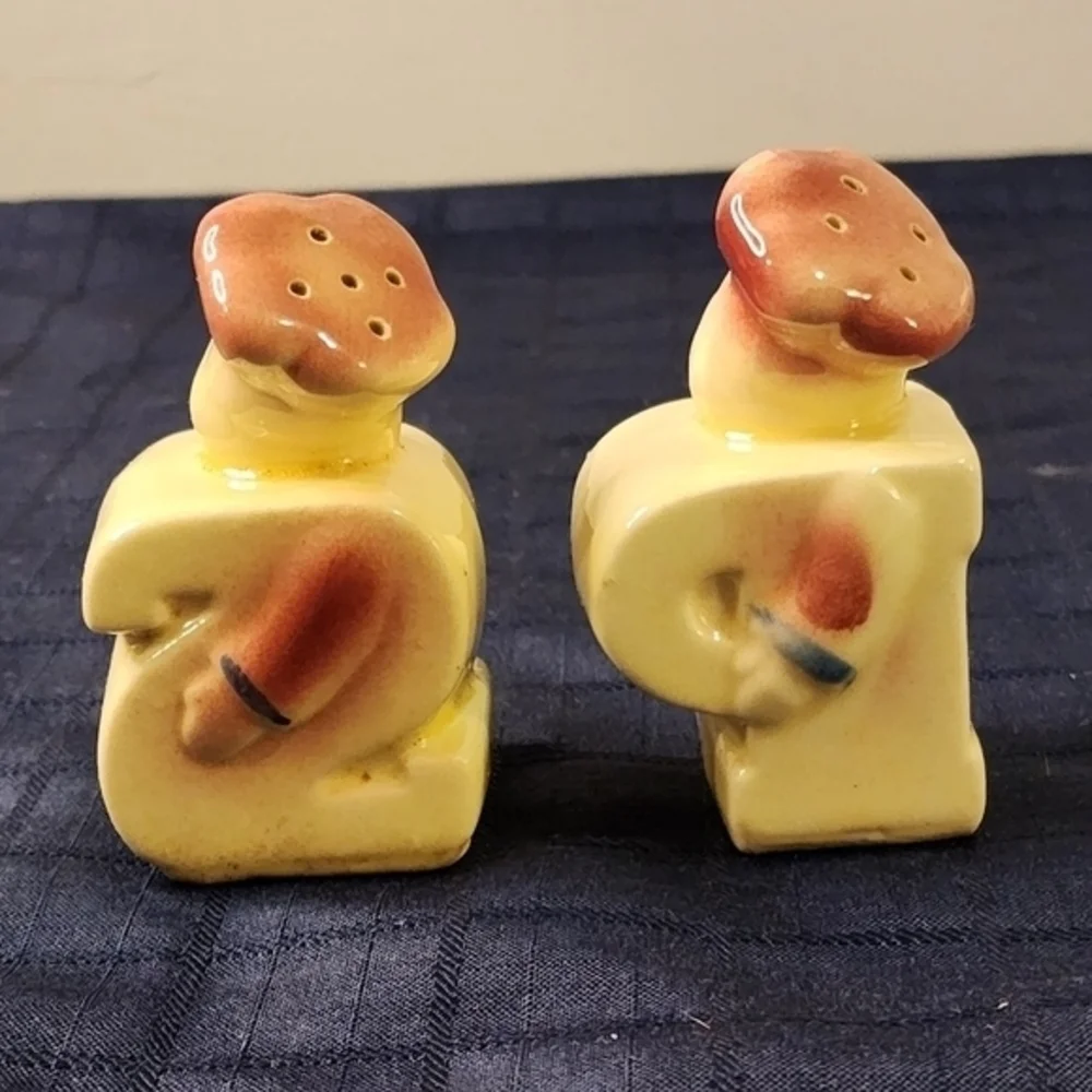 Vintage Shawnee Ceramic S‎ & P Letters Salt and Pepper Shakers